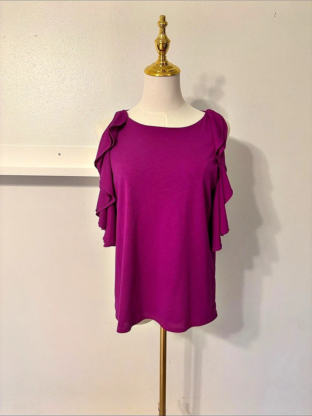 Antonio Melani Ruffle Sleeve Blouse in Fuchsia
Size Medium Like New